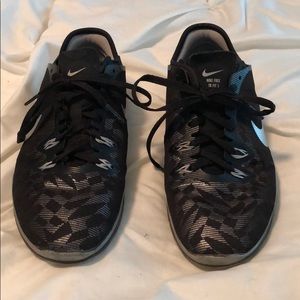 Nike free running tennis shoes